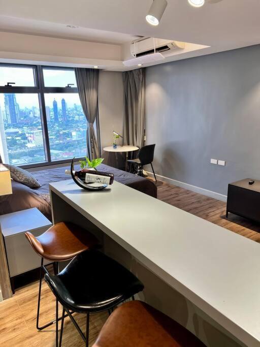 Apartment Luxury In Heart Of Ortigas W/ Swimming Pool Manila